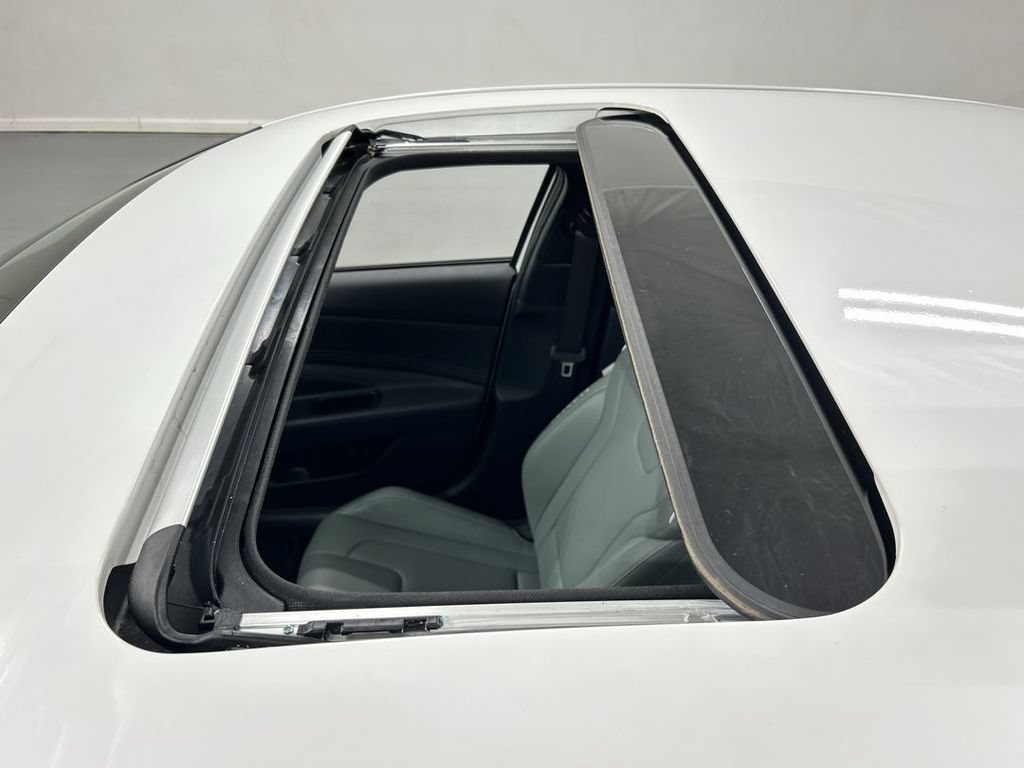 Used 2025 Hyundai Elantra Limited FWD image 20