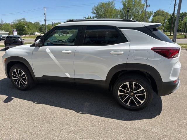 Used 2025 Chevrolet TrailBlazer LT AWD/4WD image 5