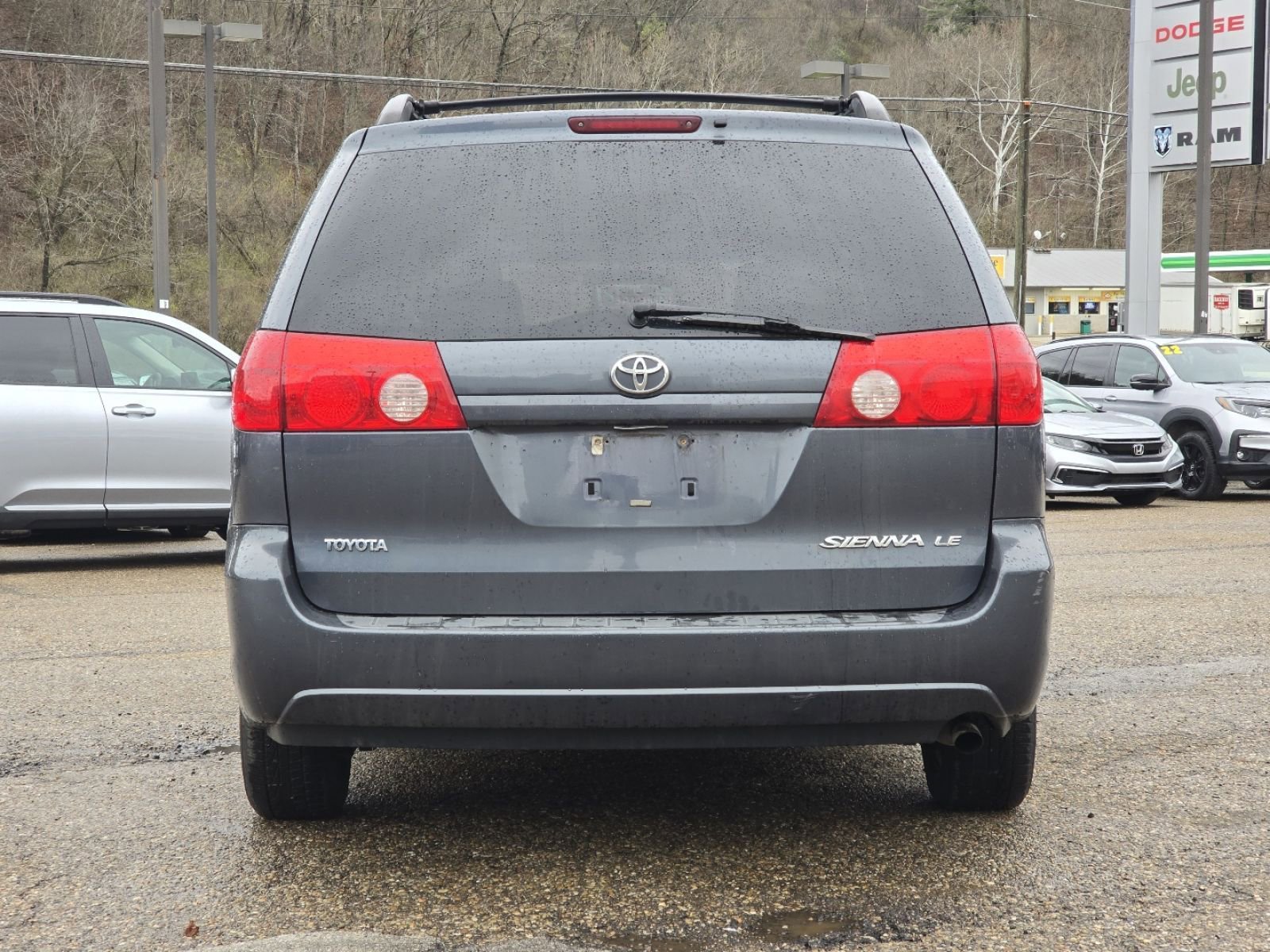 Used 2010 Toyota Sienna LE FWD image 7