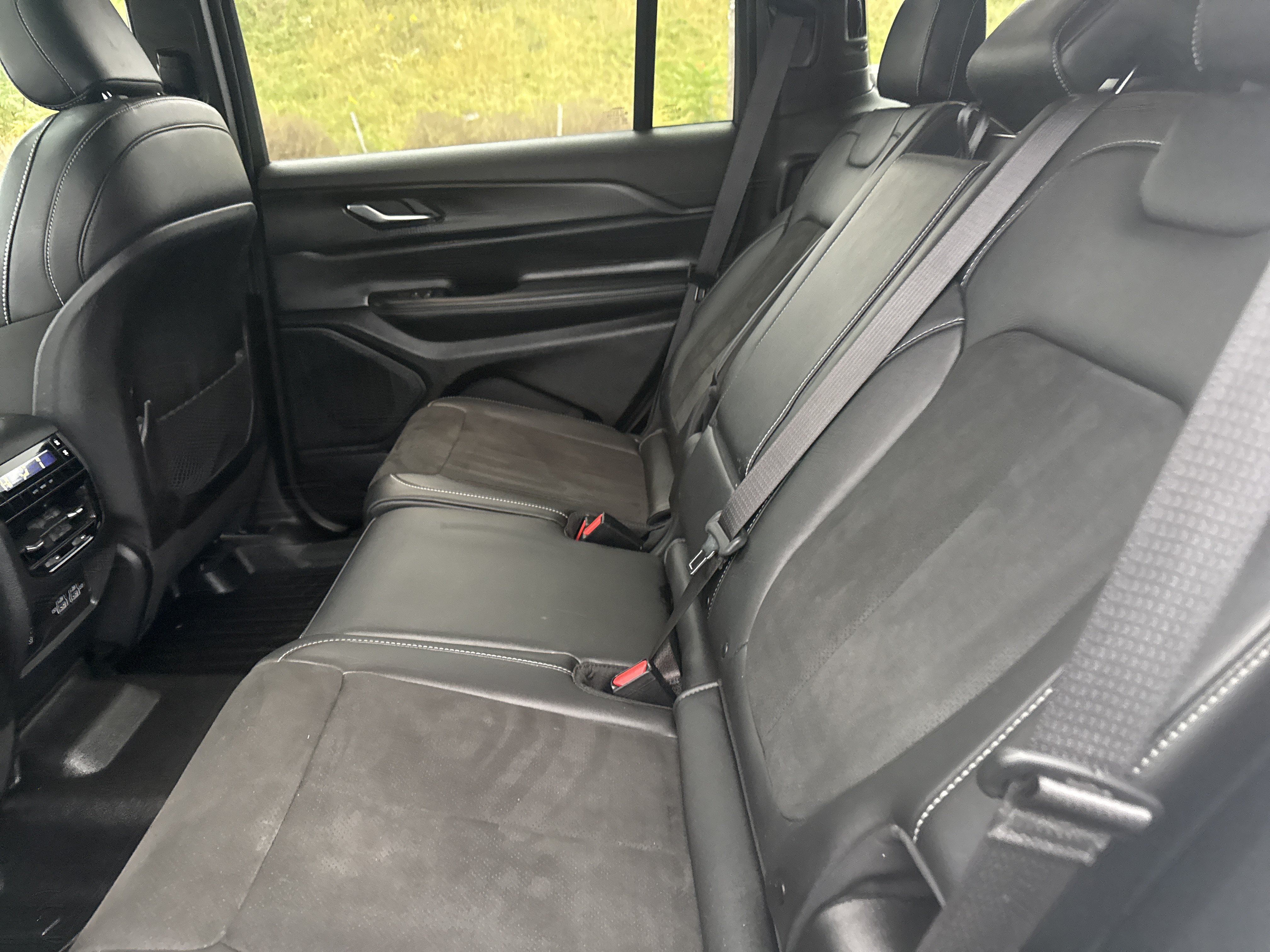 Used 2023 Jeep Grand Cherokee L Laredo AWD/4WD image 13