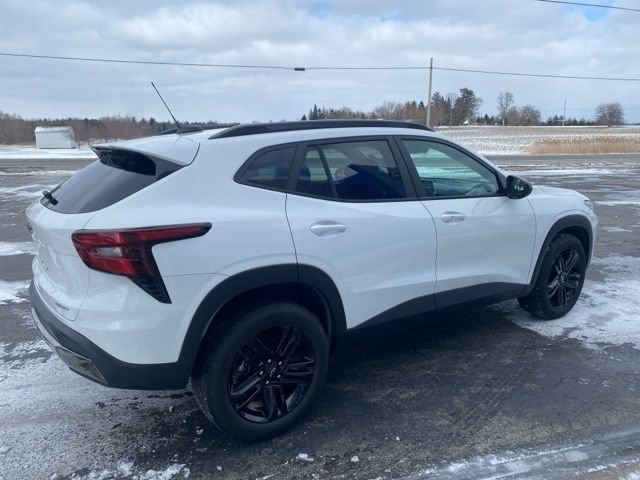 Used 2025 Chevrolet Trax ACTIV w/ Sunroof Package image 4