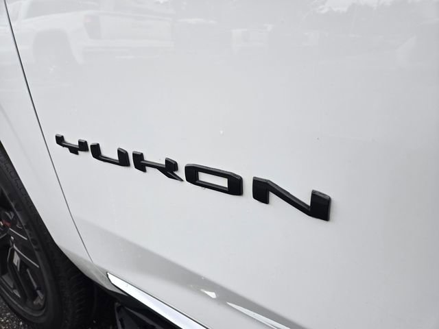 Used 2024 GMC Yukon SLT w/ SLT Luxury Package image 9