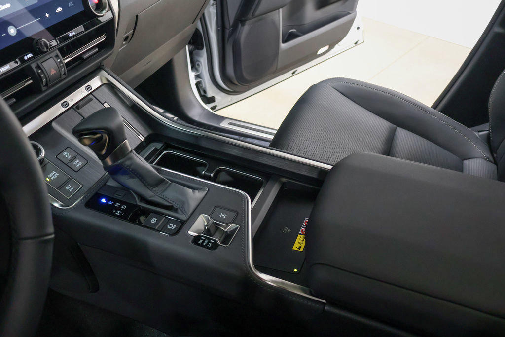 Used 2026 Lexus GX 550 w/ Accessory Package (2T) AWD/4WD image 23