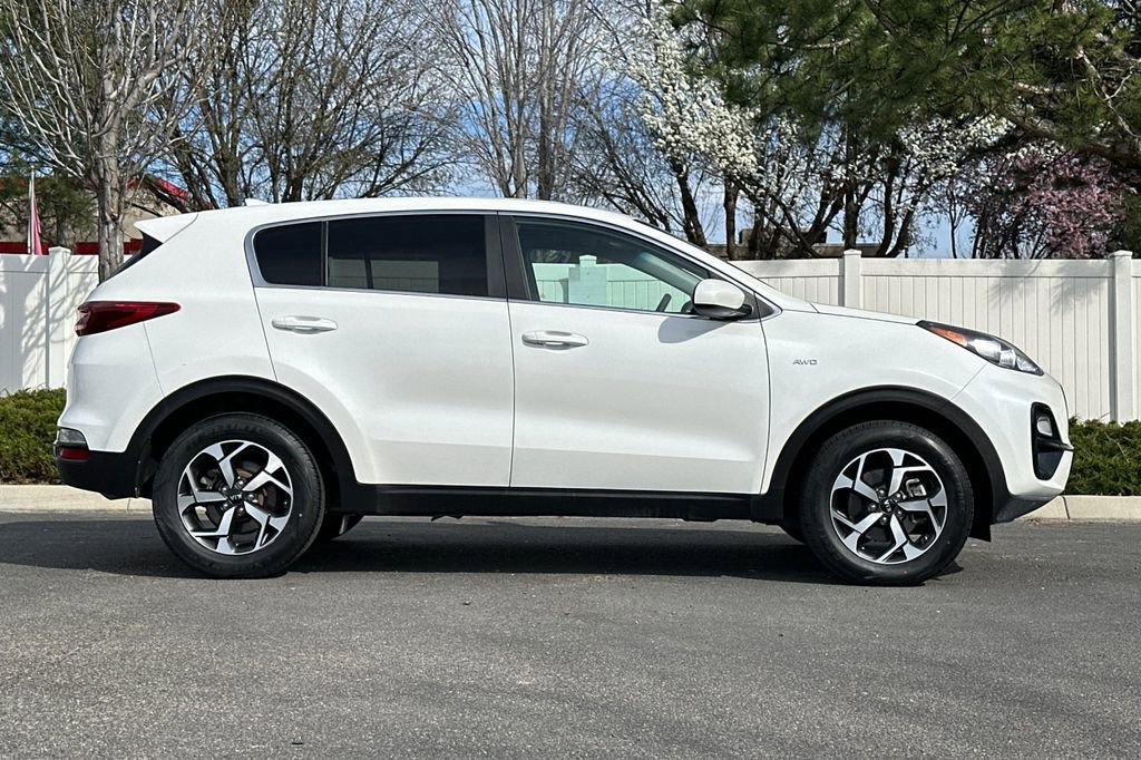 Used 2022 Kia Sportage LX image 3