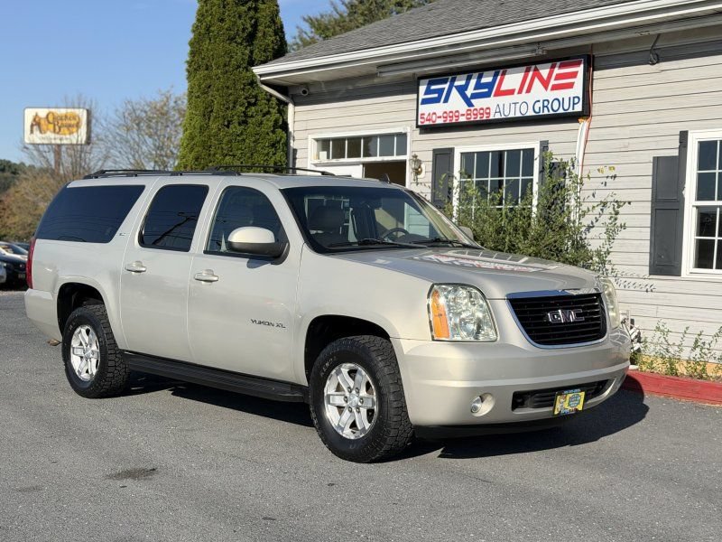 Used 2011 GMC Yukon XL SLT w/ SLT-2 Equipment Package AWD/4WD image 4