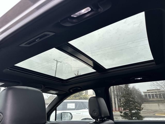 Used 2024 Cadillac XT6 Luxury w/ LPO, Floor Liner Package AWD/4WD image 12