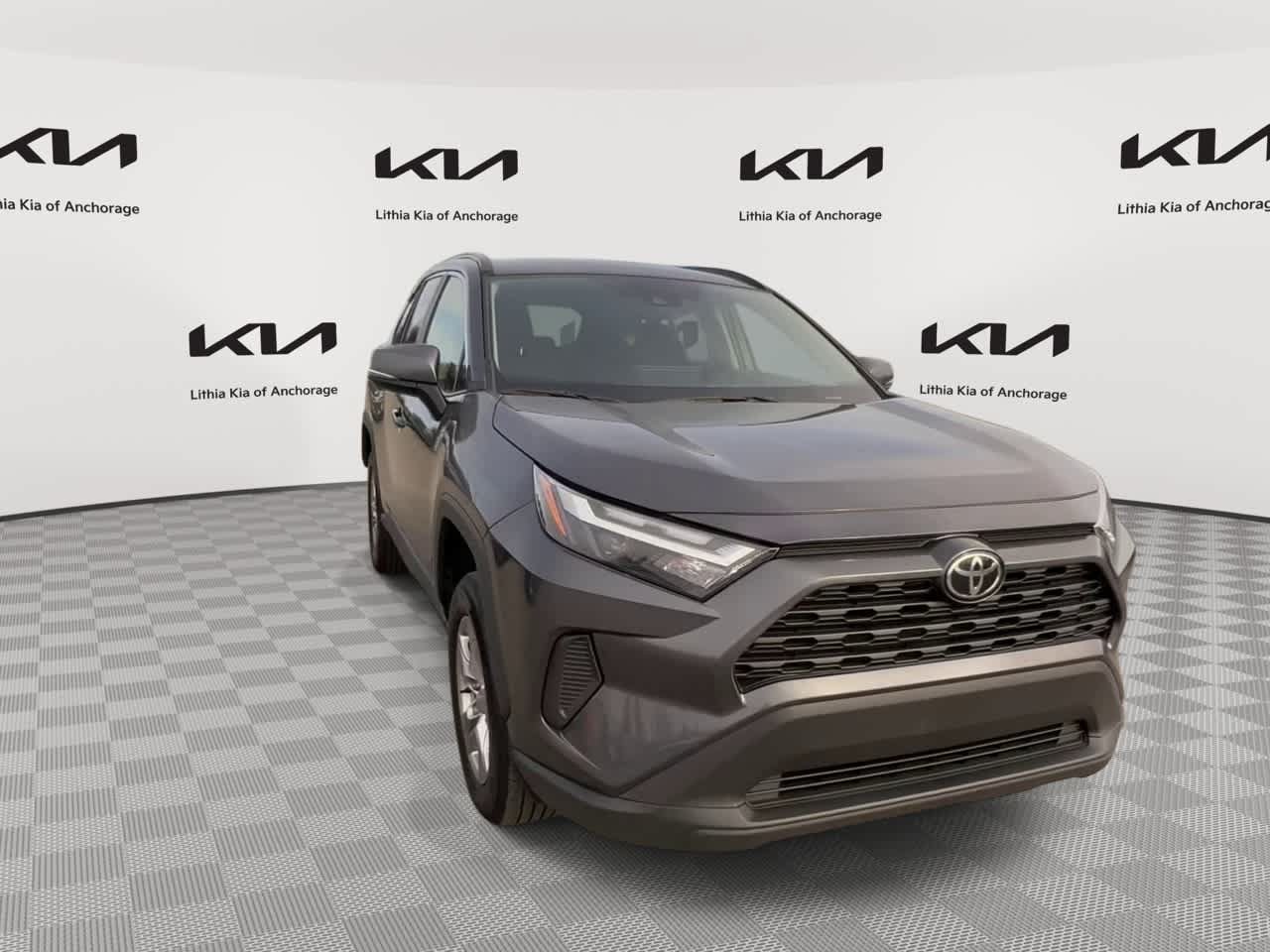 Used 2025 Toyota RAV4 XLE AWD/4WD image 2