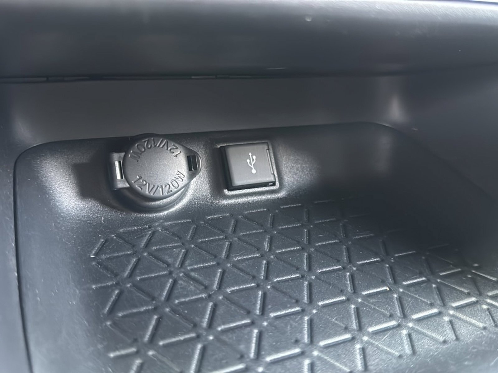 Used 2022 Toyota RAV4 SE w/ Weather & Moonroof Package AWD/4WD image 36