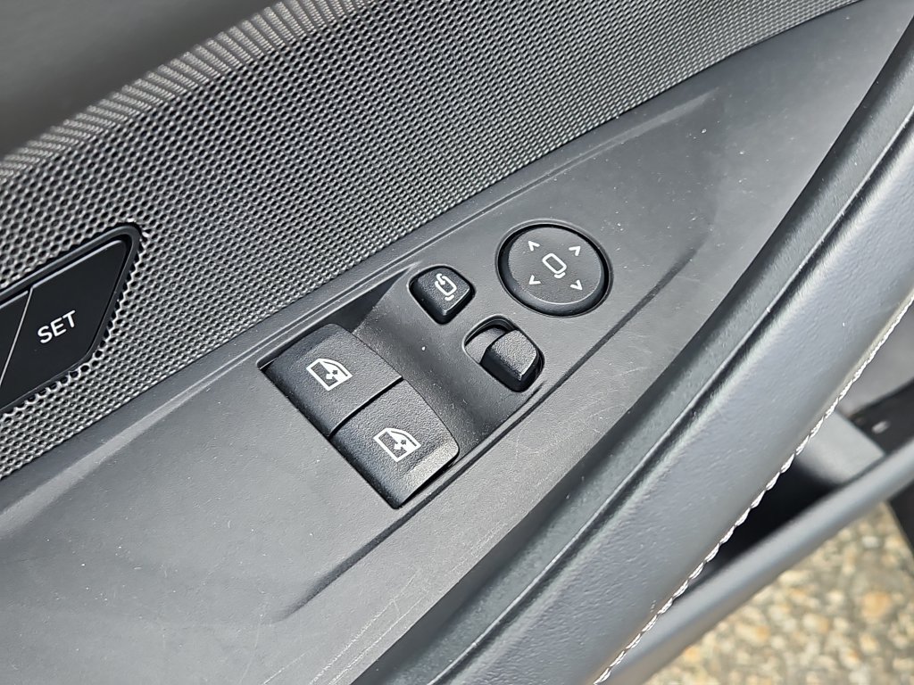 Used 2024 BMW M4 Coupe w/ Executive Package RWD image 29