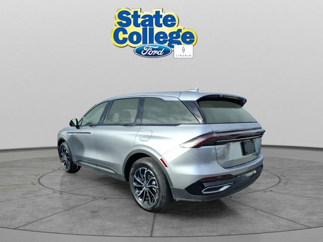 Used 2025 Lincoln Nautilus Premier image 6