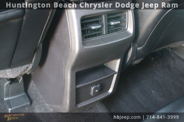 Used 2018 Ford Edge Titanium image 34