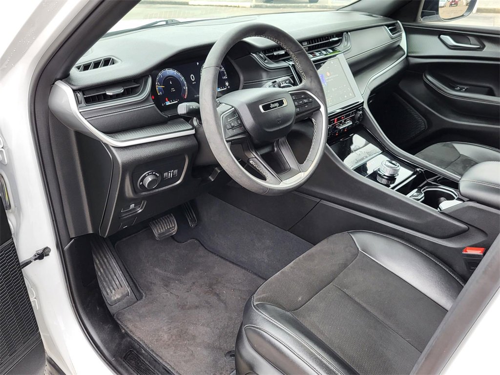 Used 2023 Jeep Grand Cherokee Altitude image 16