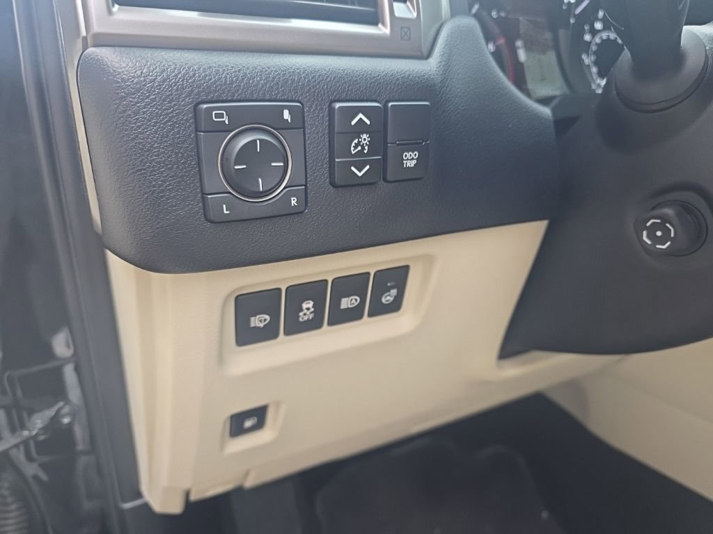 Used 2022 Lexus GX 460 Premium w/ Accessory Package image 17