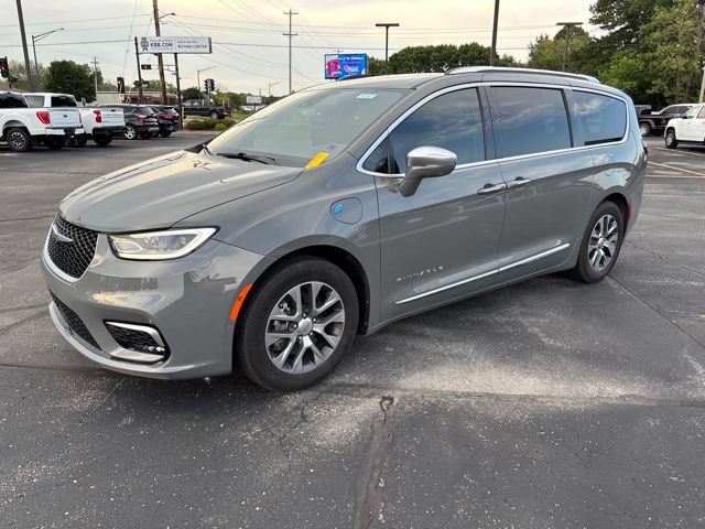 Used 2021 Chrysler Pacifica Pinnacle FWD image 3