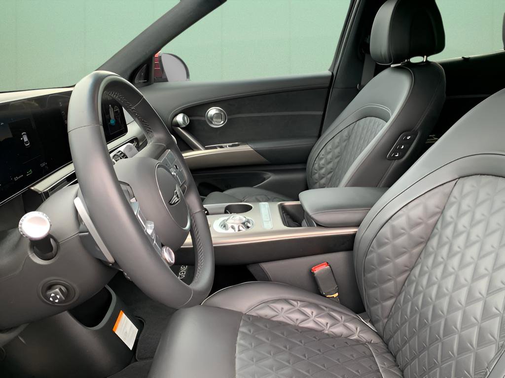 Used 2023 Genesis GV60 Performance image 17