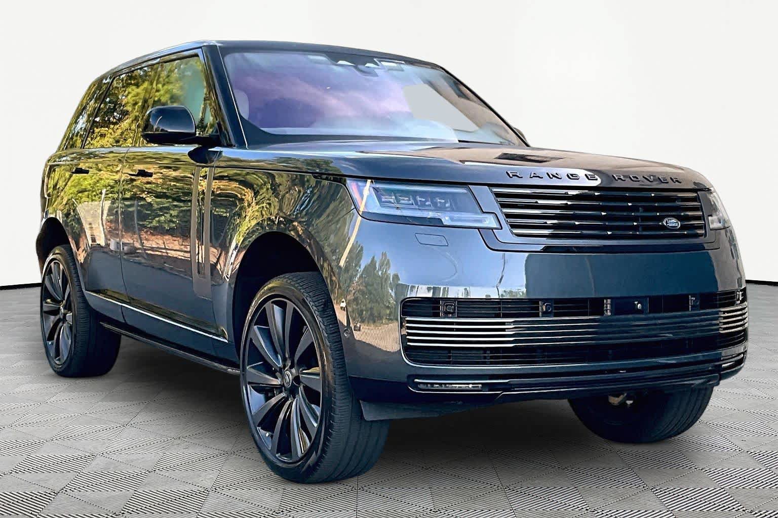 Used 2023 Land Rover Range Rover SV AWD/4WD image 3