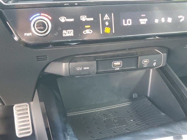 Certified 2024 Kia Niro EX Touring FWD image 29