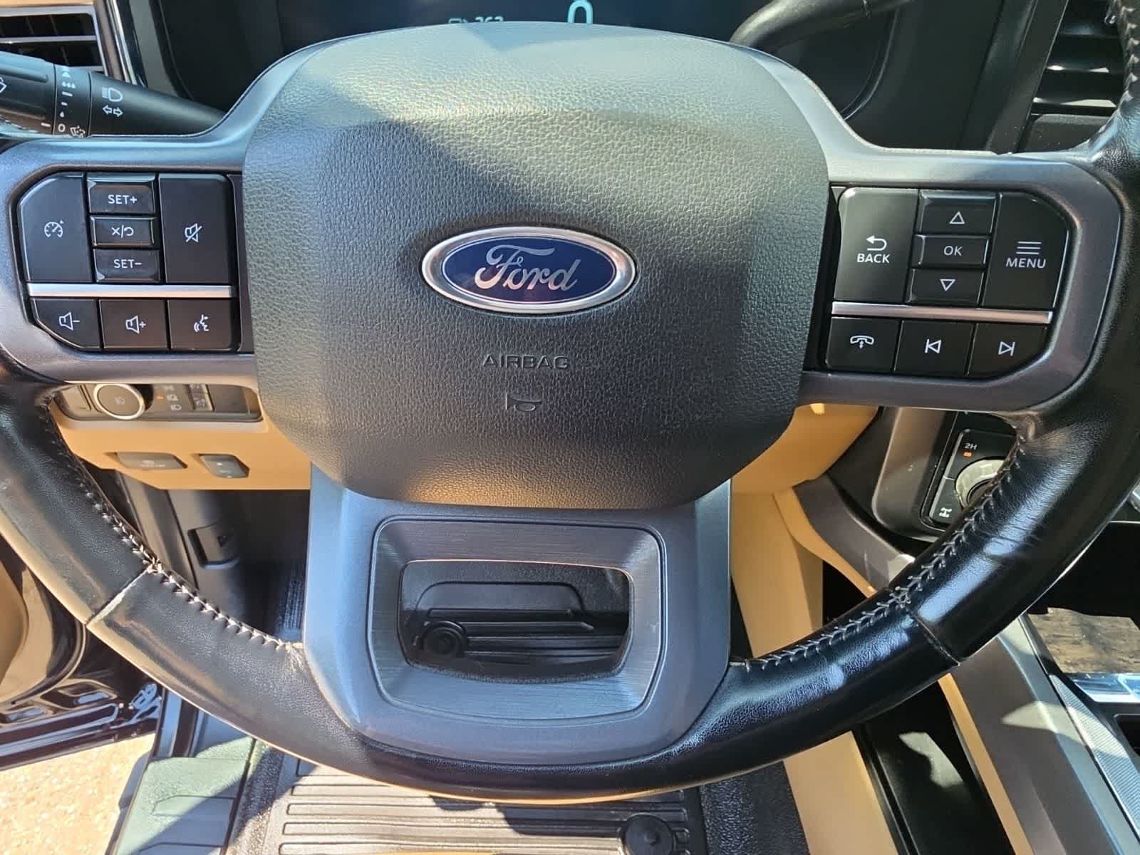 Used 2023 Ford F350 Lariat w/ Black Appearance Package AWD/4WD image 26