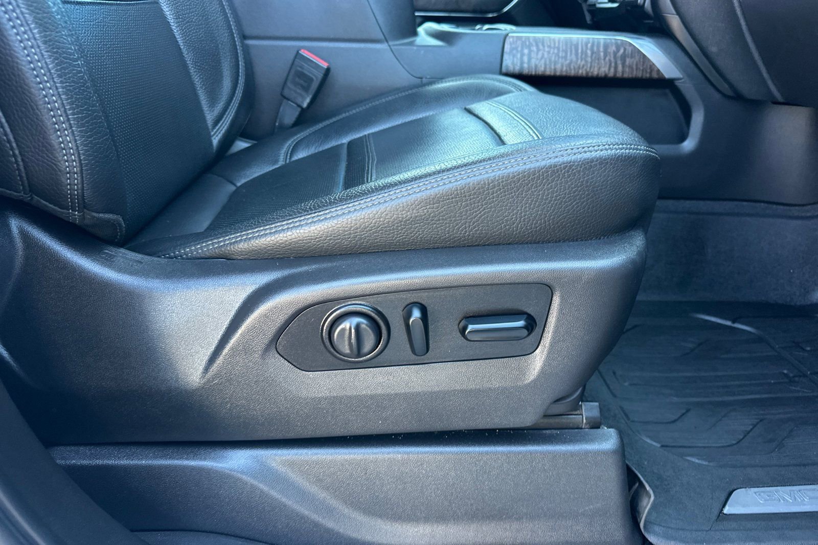 Used 2020 GMC Sierra 1500 Denali RWD image 23