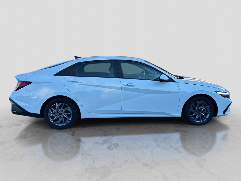 Used 2024 Hyundai Elantra SEL FWD image 8