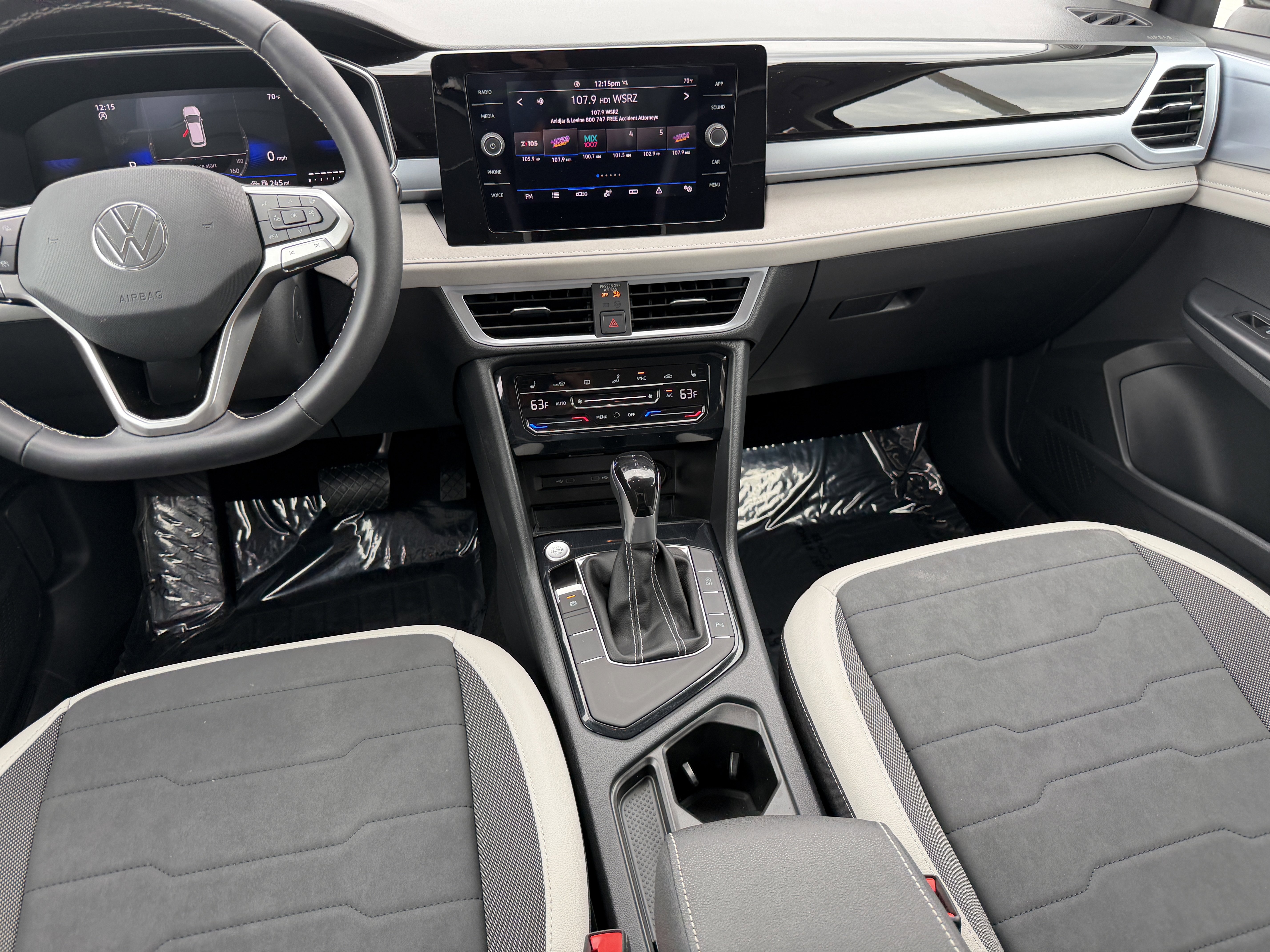 Used 2025 Volkswagen Taos SE image 14