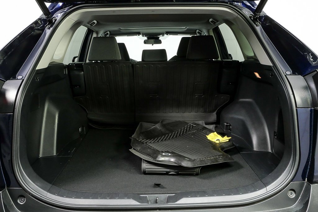 Used 2021 Toyota RAV4 XLE w/ Convenience Package image 29