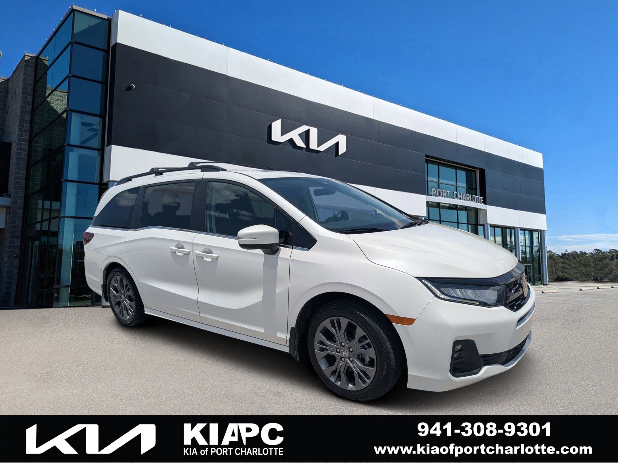Used 2025 Honda Odyssey Touring image 1