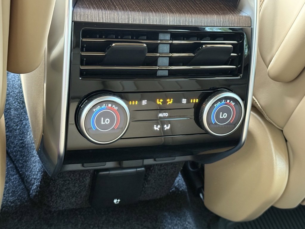 New 2025 Land Rover Range Rover Long Wheelbase SE image 35