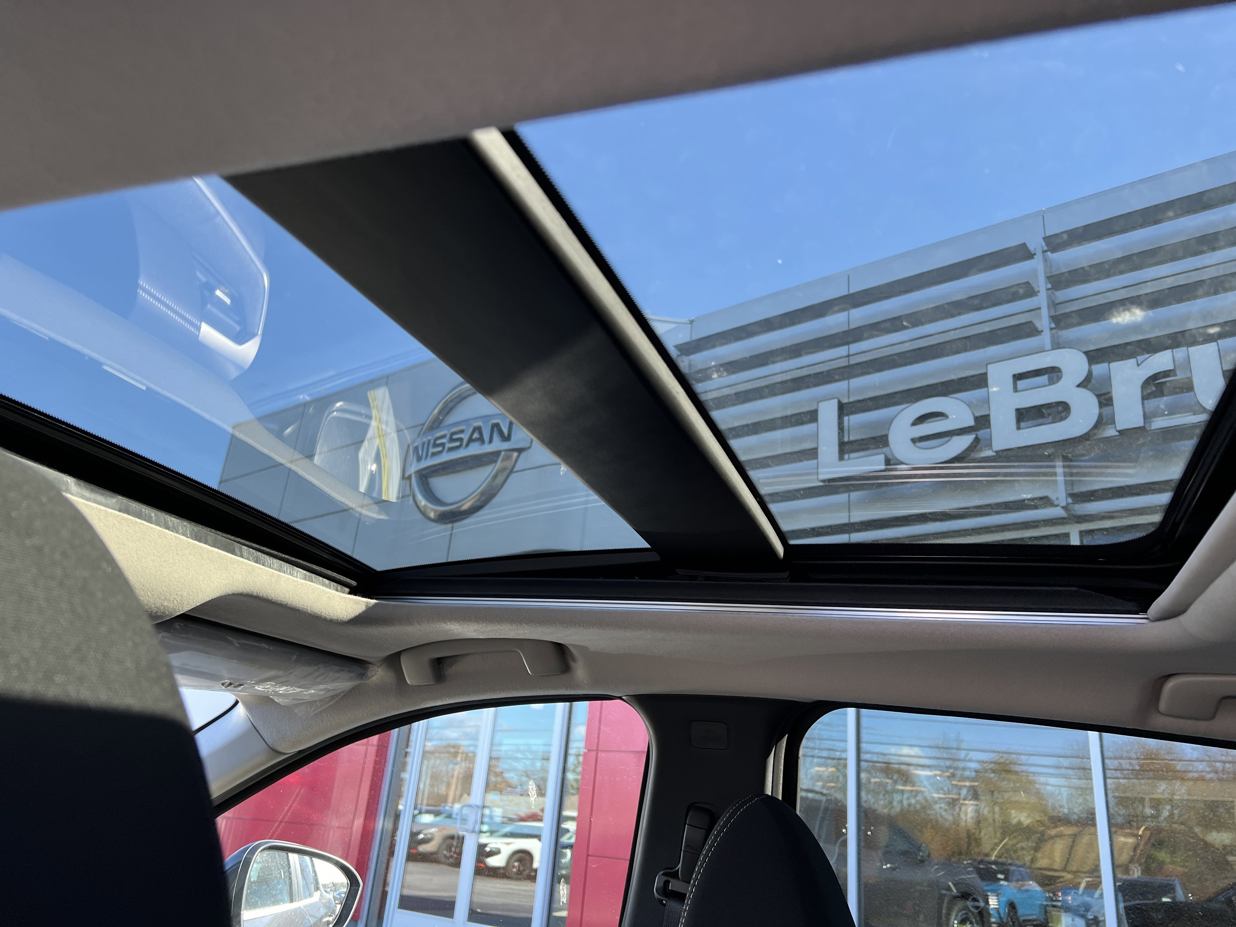 New 2025 Nissan Kicks SV w/ SV Premium Package image 5