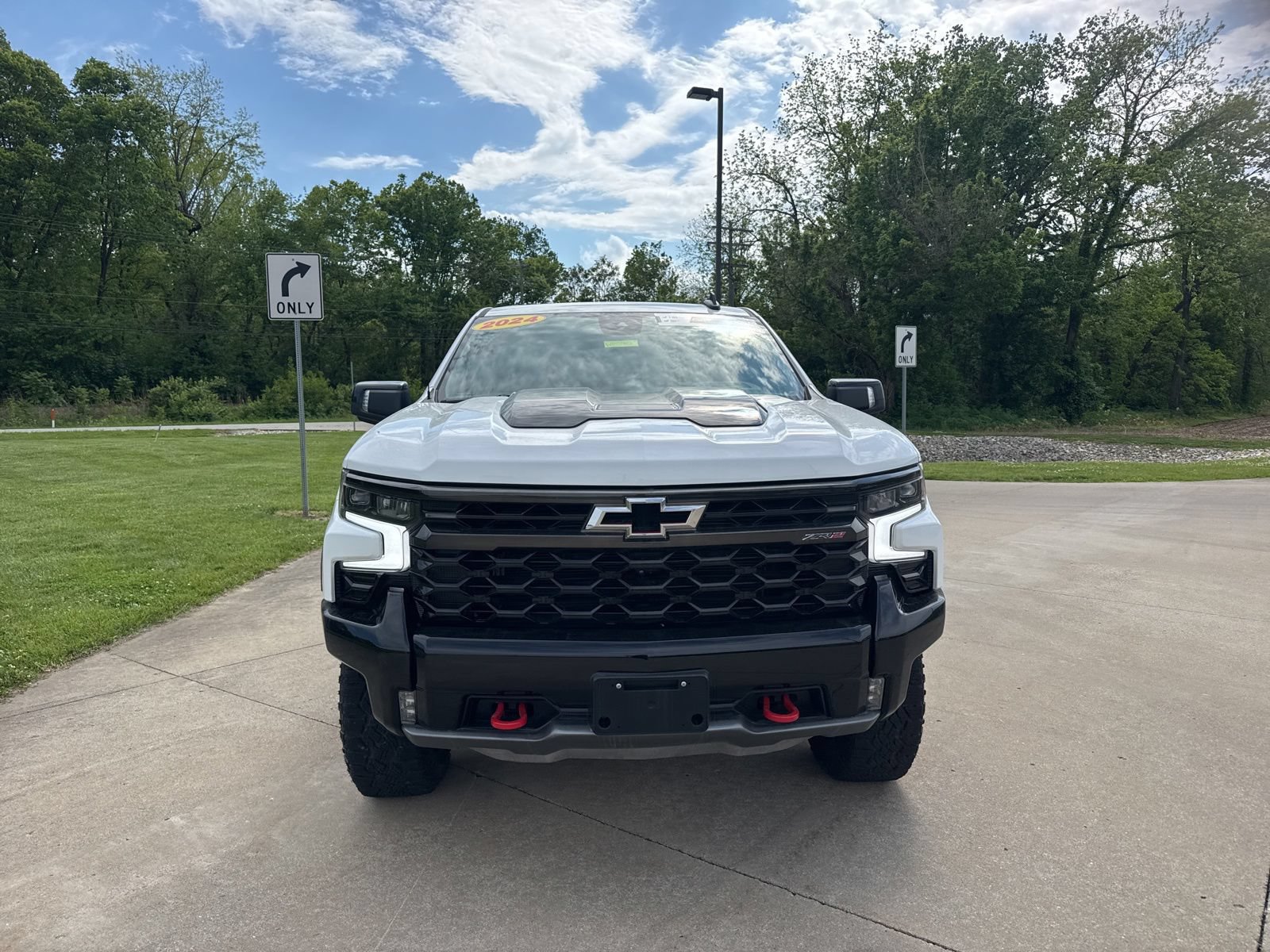 Used 2024 Chevrolet Silverado 1500 ZR2 w/ Technology Package AWD/4WD image 2