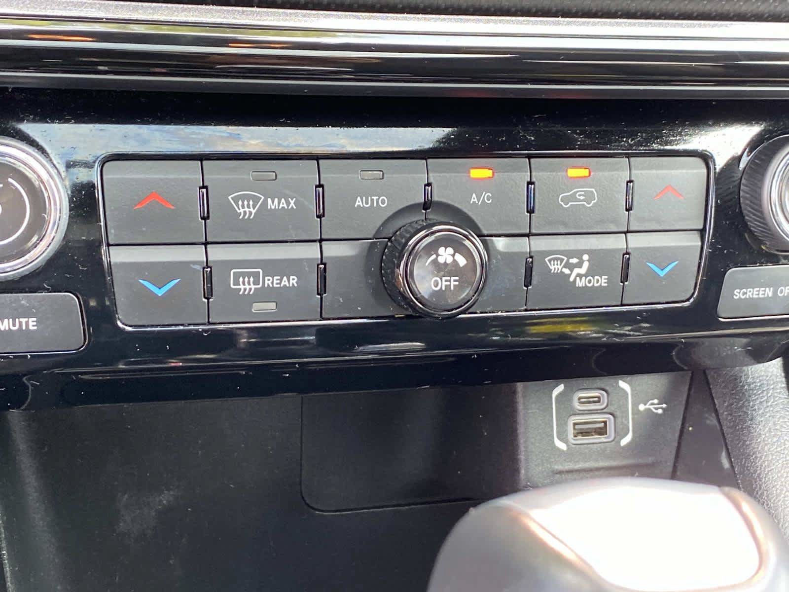 Certified 2022 Jeep Compass Latitude w/ Sun and Sound Group AWD/4WD image 14