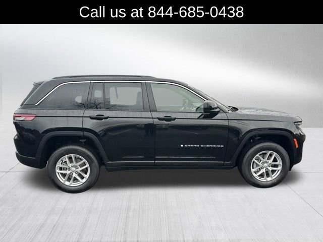 New 2025 Jeep Grand Cherokee Laredo image 4