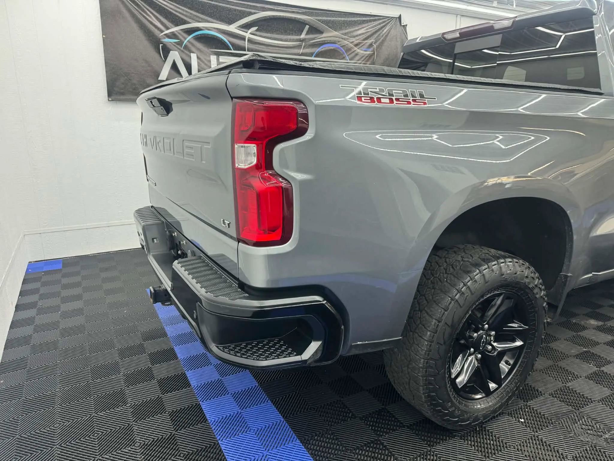 Used 2021 Chevrolet Silverado 1500 LT Trail Boss w/ Convenience Package II image 3