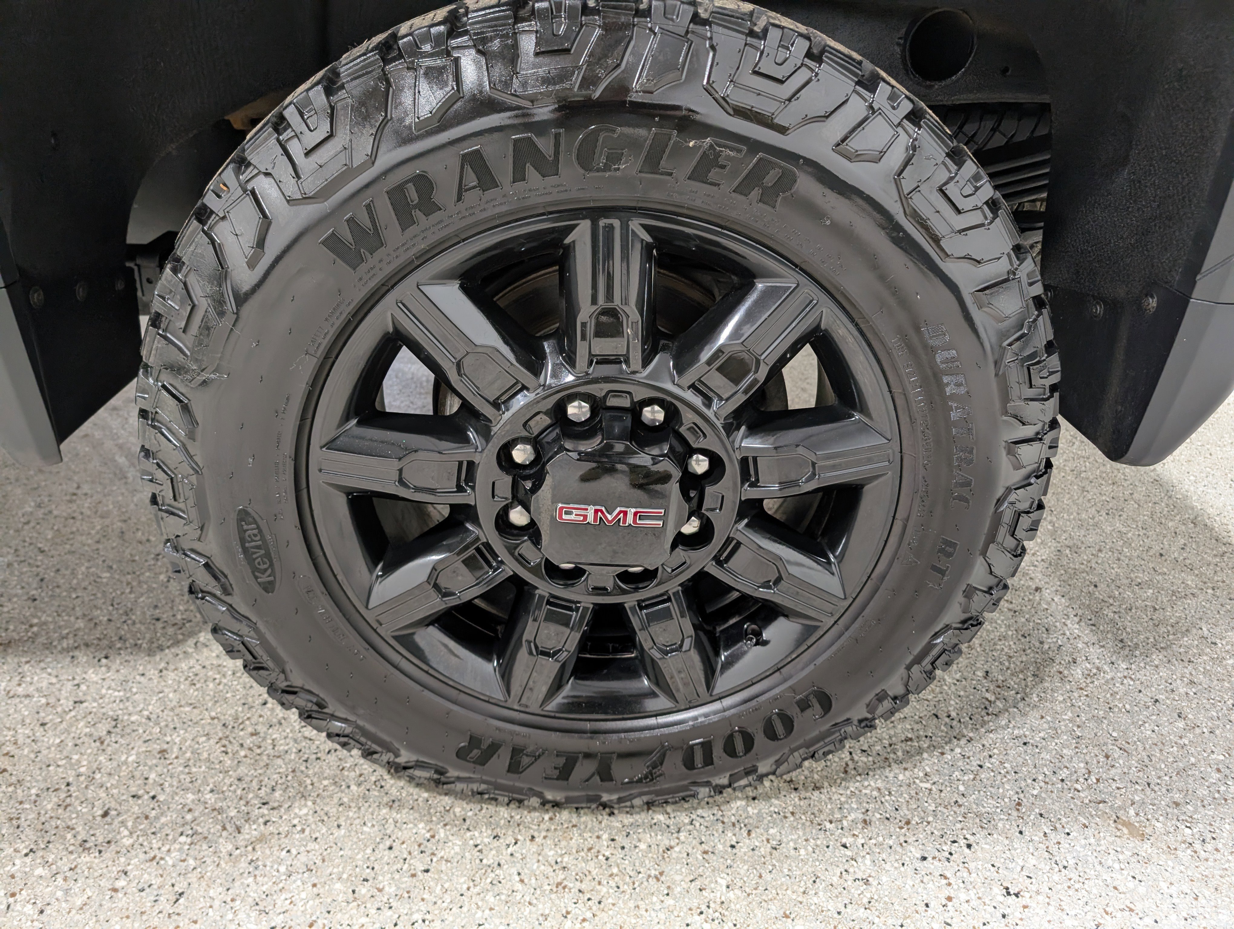 Used 2024 GMC Sierra 2500 AT4 w/ AT4 Preferred Package AWD/4WD image 11