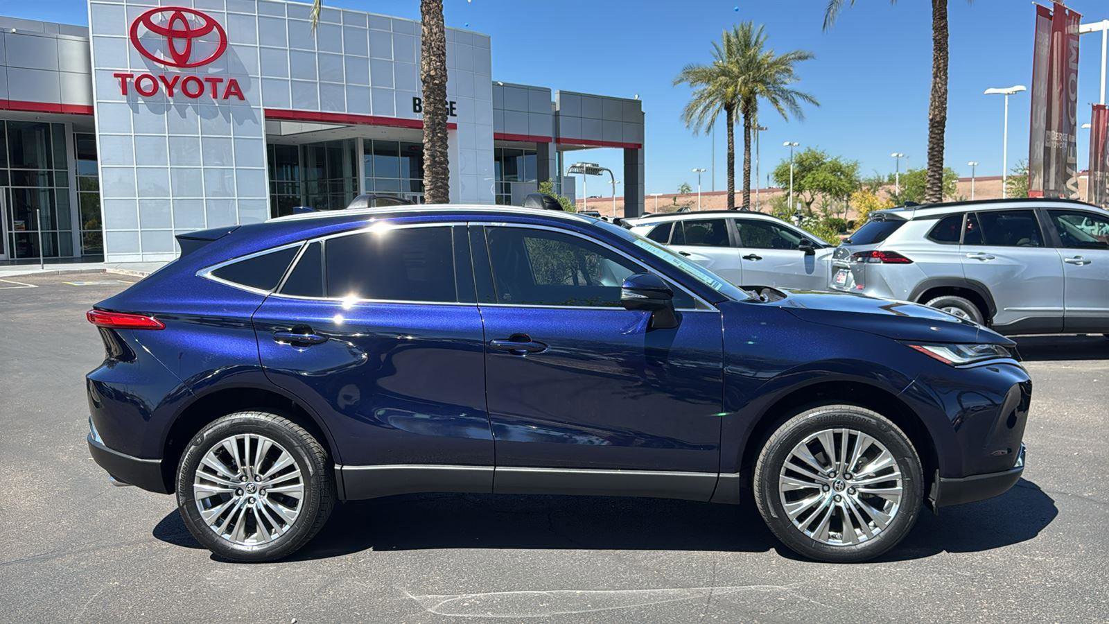 Used 2023 Toyota Venza XLE image 8