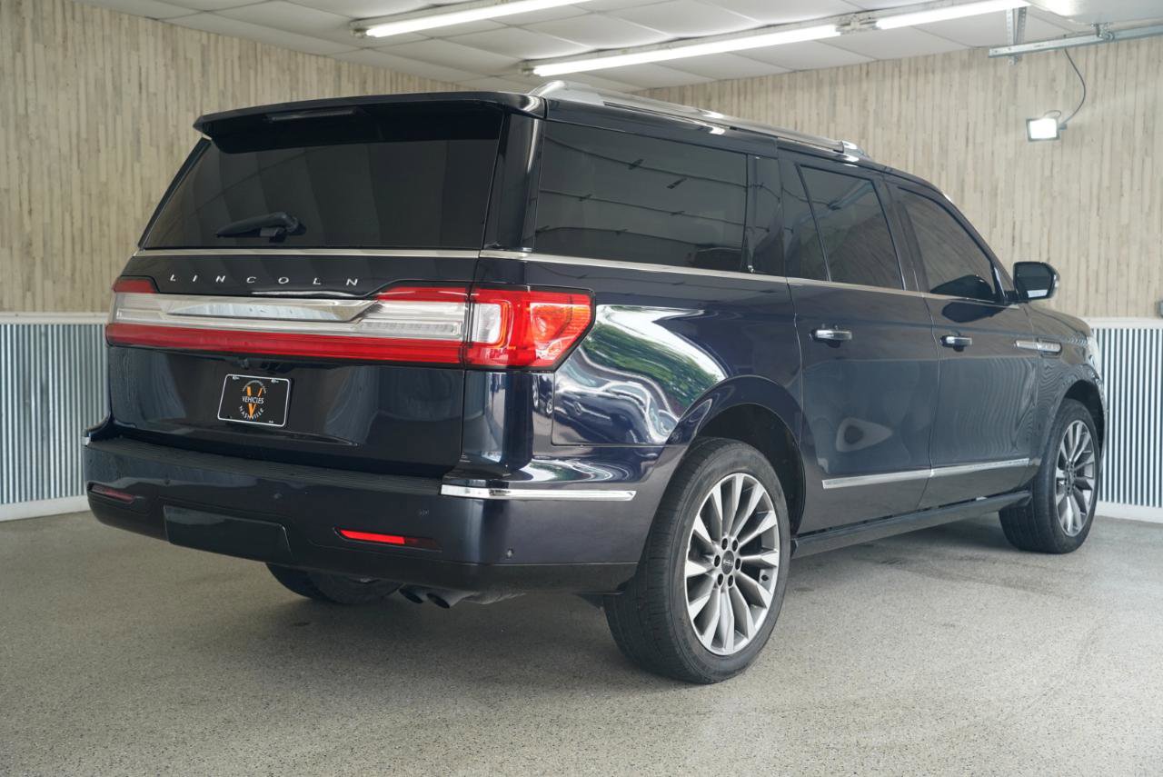 Used 2021 Lincoln Navigator L Reserve w/ Luxury Package AWD/4WD image 10