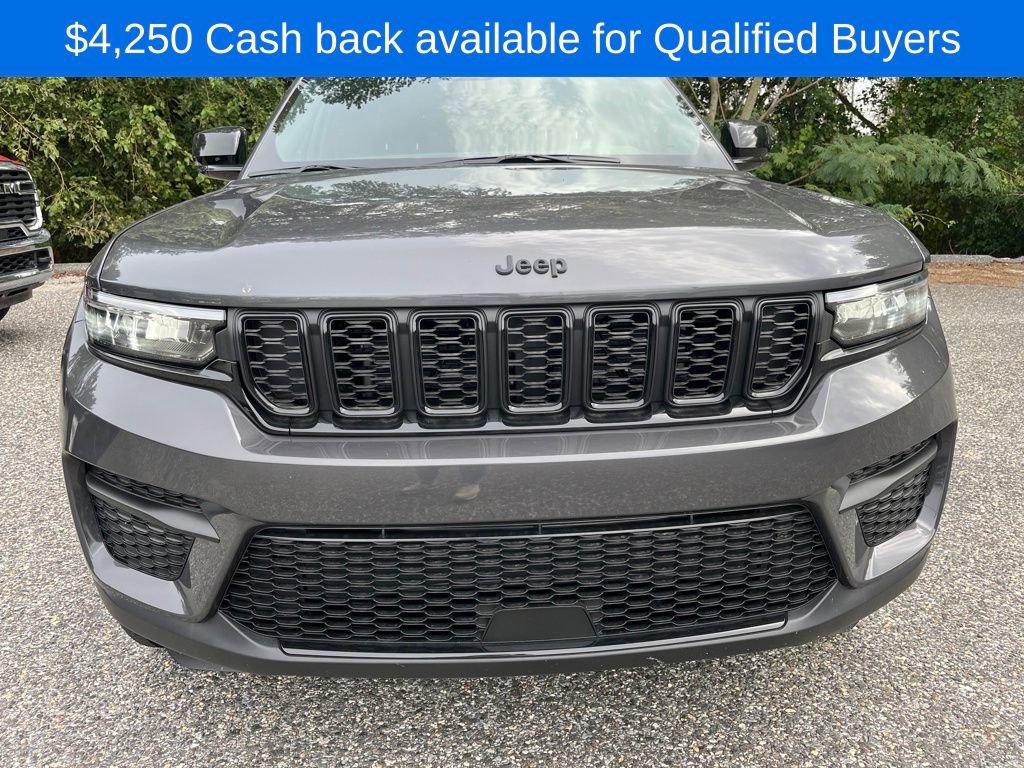 New 2025 Jeep Grand Cherokee Altitude image 2