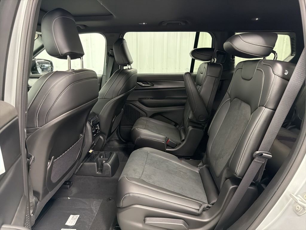 New 2025 Jeep Grand Cherokee L Altitude image 11
