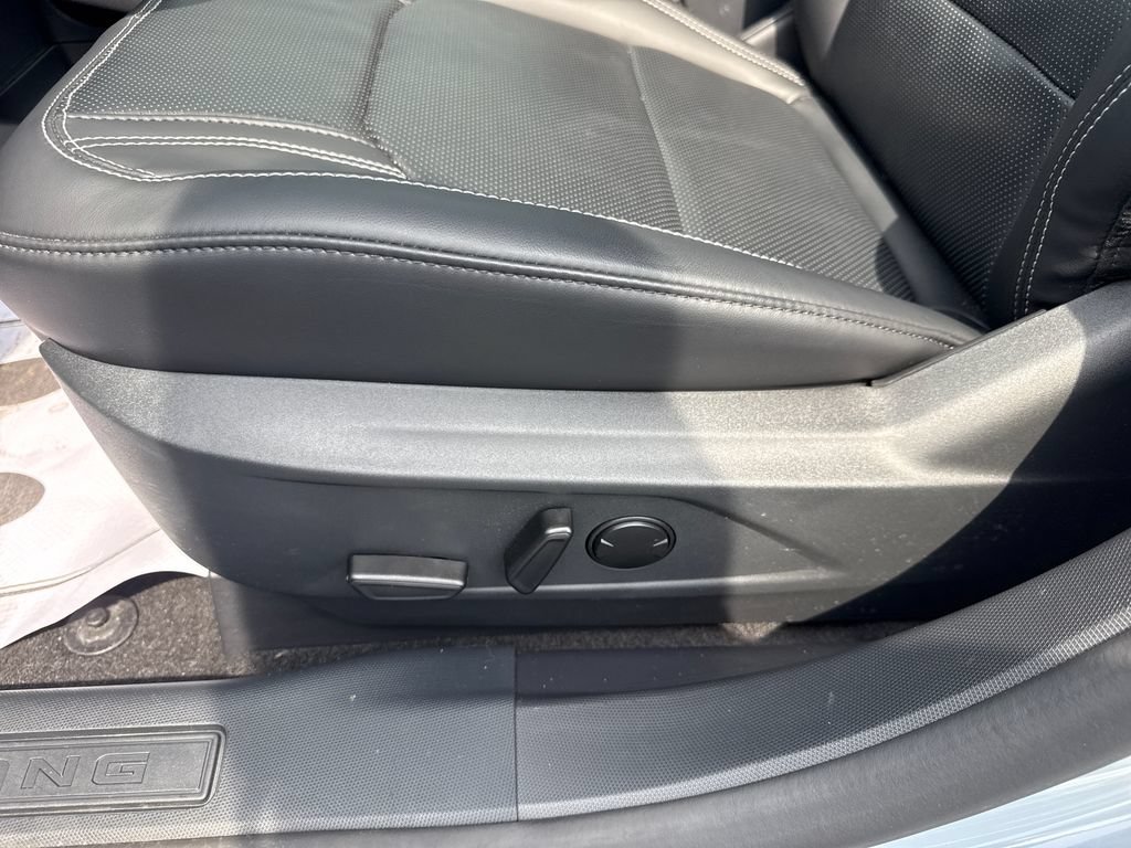 Used 2025 Ford Mustang Mach-E Premium AWD/4WD image 29