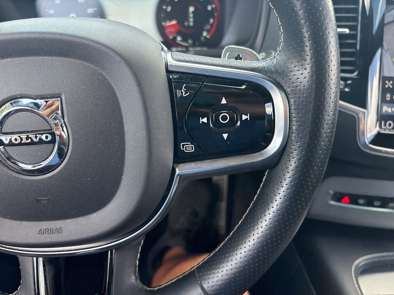 Used 2017 Volvo XC90 T5 R-Design w/ Vision Package image 24