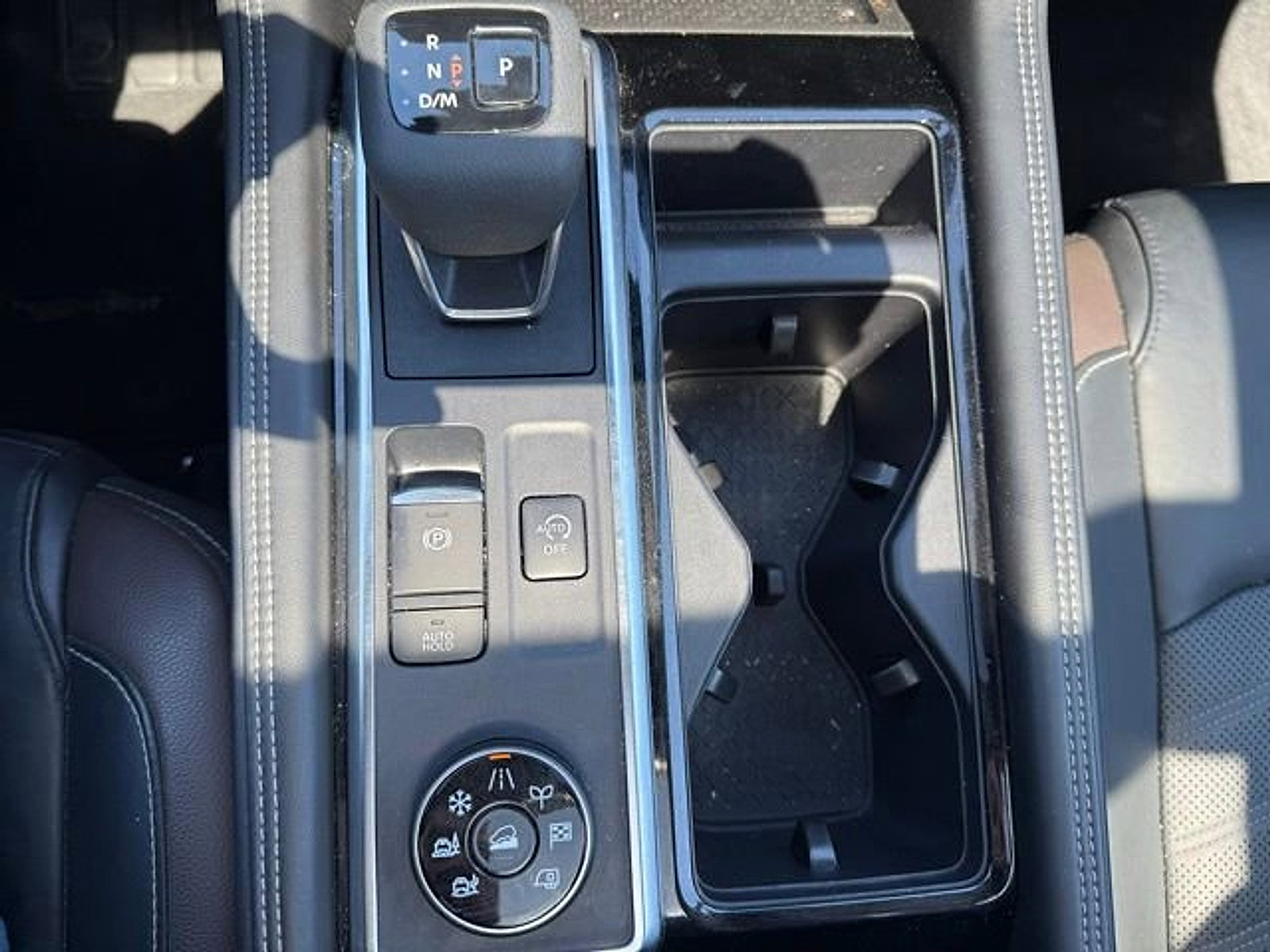 Used 2023 Nissan Pathfinder Platinum w/ Lighting Package (N93) AWD/4WD image 10