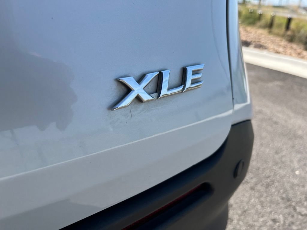 Used 2025 Toyota Sienna XLE FWD image 9