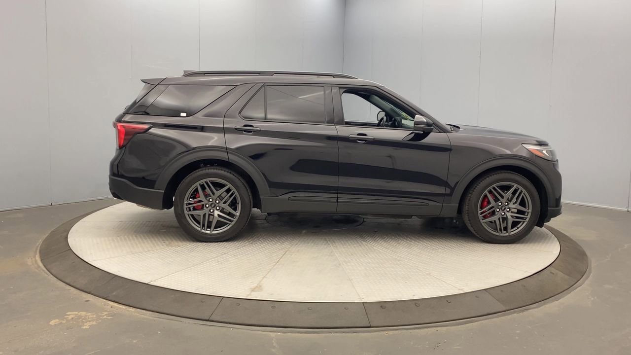 Used 2025 Ford Explorer ST w/ Sun And Sound Package AWD/4WD image 6