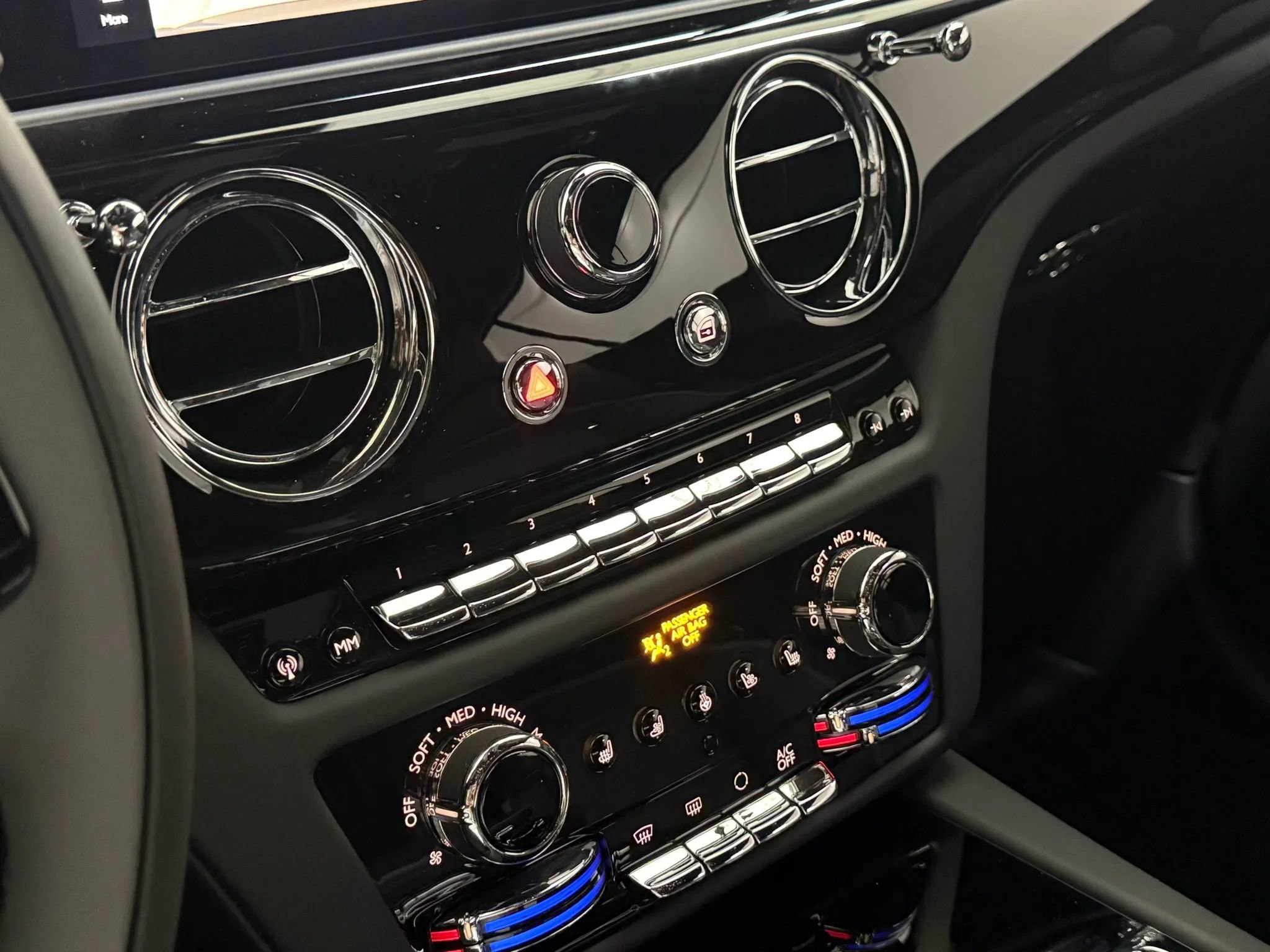 Used 2025 Rolls-Royce Spectre image 27