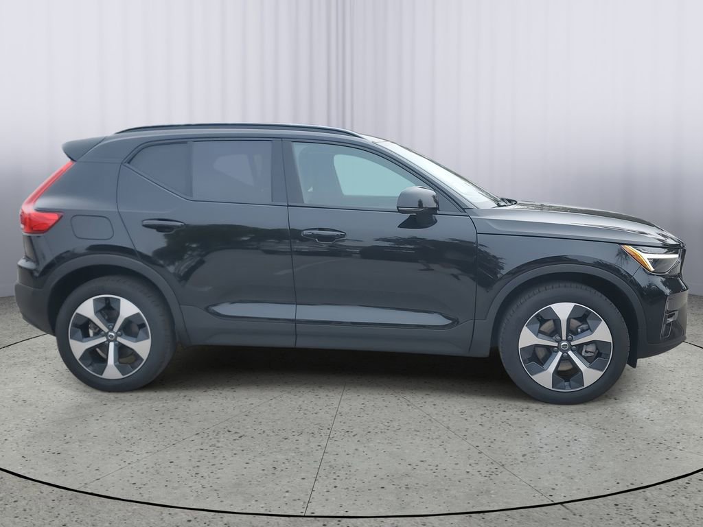 Certified 2026 Volvo XC40 B4 Plus w/ Protection Package Premier image 3