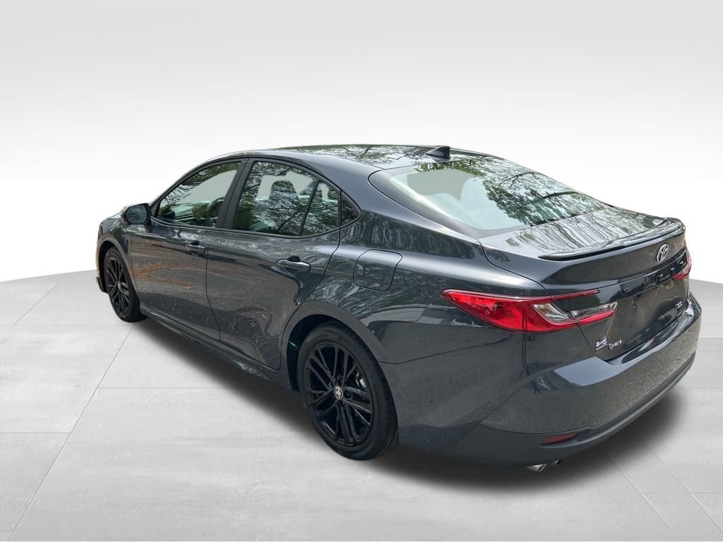 Used 2025 Toyota Camry SE w/ Convenience Package image 3