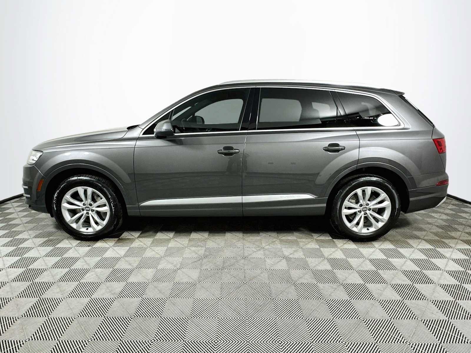 Used 2019 Audi Q7 2.0T Premium w/ Convenience Package AWD/4WD image 4