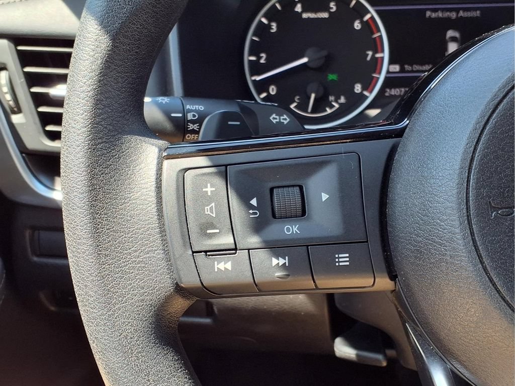 Used 2023 Nissan Rogue SV FWD image 16