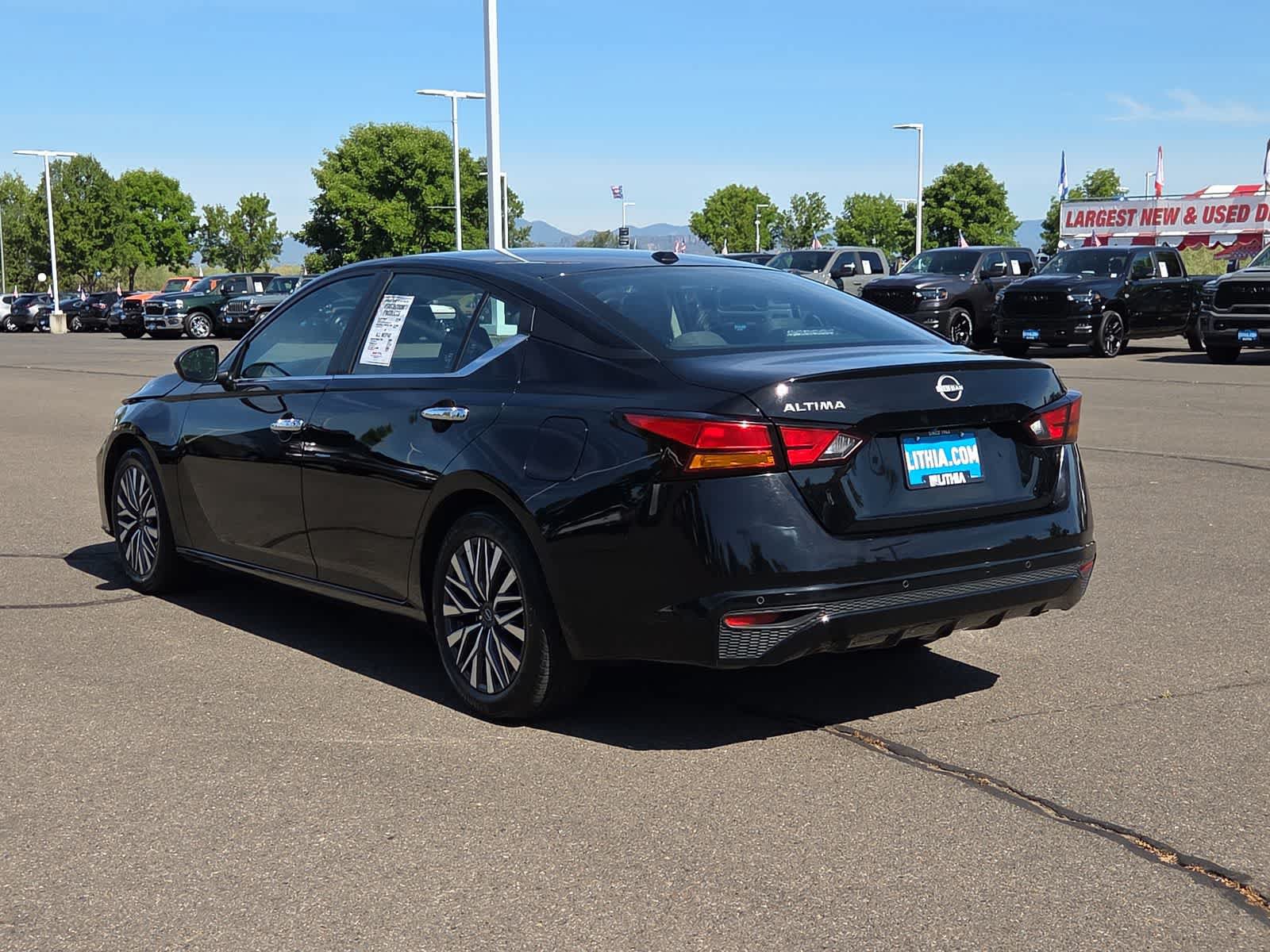 Used 2025 Nissan Altima 2.5 SV FWD image 12