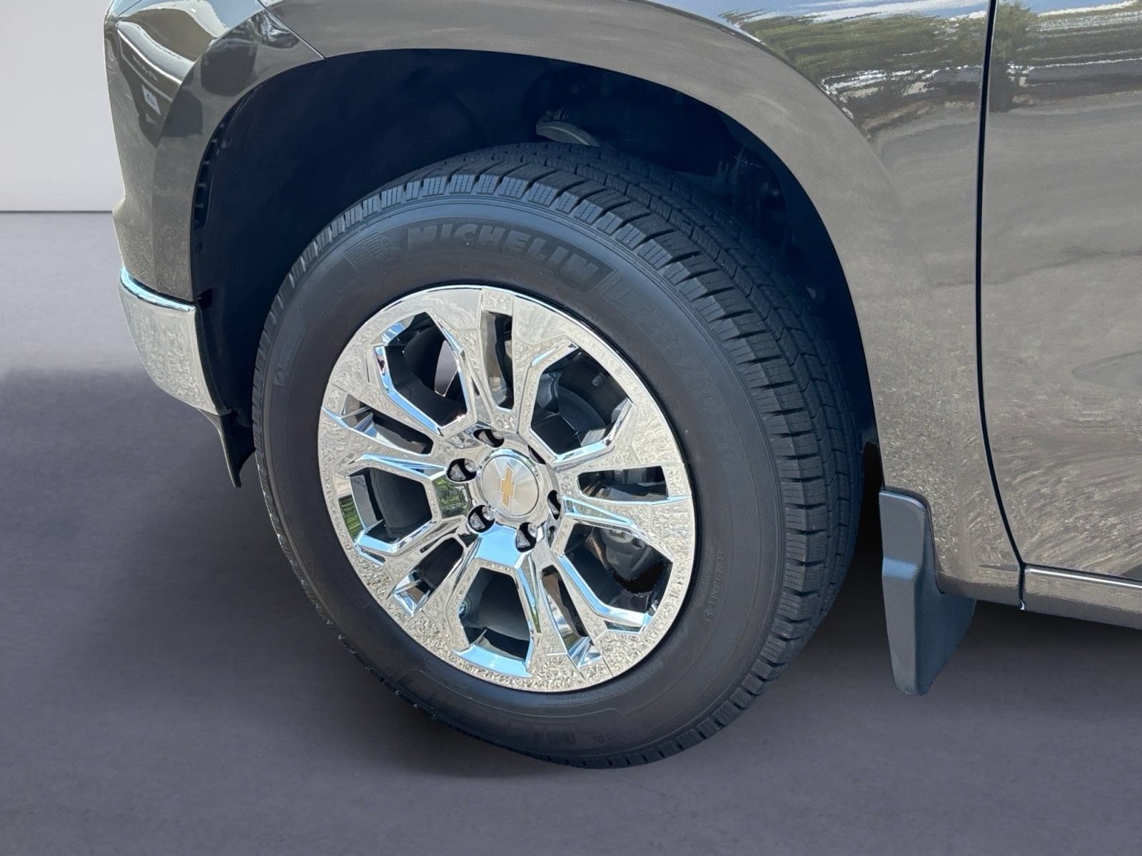 Used 2023 Chevrolet Silverado 1500 LTZ w/ LTZ Premium Package AWD/4WD image 12